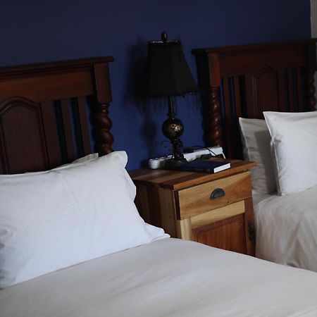 The Boston Guest House Белвилл Экстерьер фото